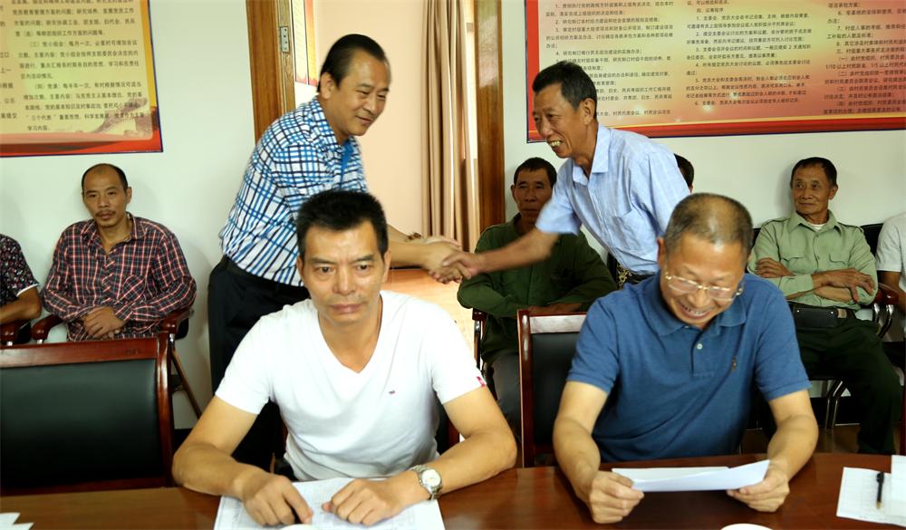 福建易順建筑工程有限公司“互動聯動、掛鉤幫扶”招沙甲村貧困戶捐贈儀式