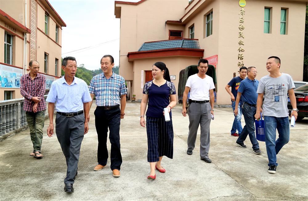 福建易順建筑工程有限公司“互動聯動、掛鉤幫扶”招沙甲村貧困戶捐贈儀式