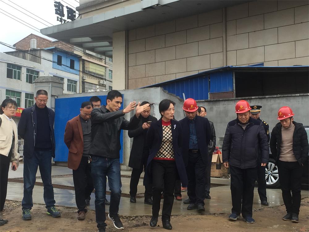 2018年3月2日縣委書記黃美萍等領導到我司松溪縣工農路安置房綜合體建設項目工地現(xiàn)場進行調研工作