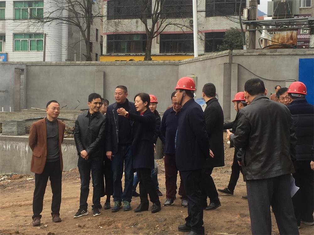 2018年3月2日縣委書記黃美萍等領導到我司松溪縣工農路安置房綜合體建設項目工地現(xiàn)場進行調研工作